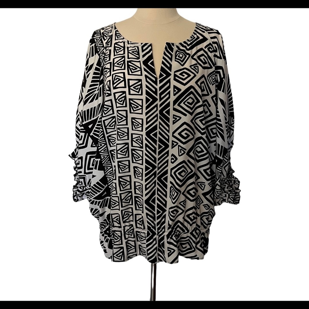 Chico’s Women’s Mystic Maze Tiana Top
Size 3
